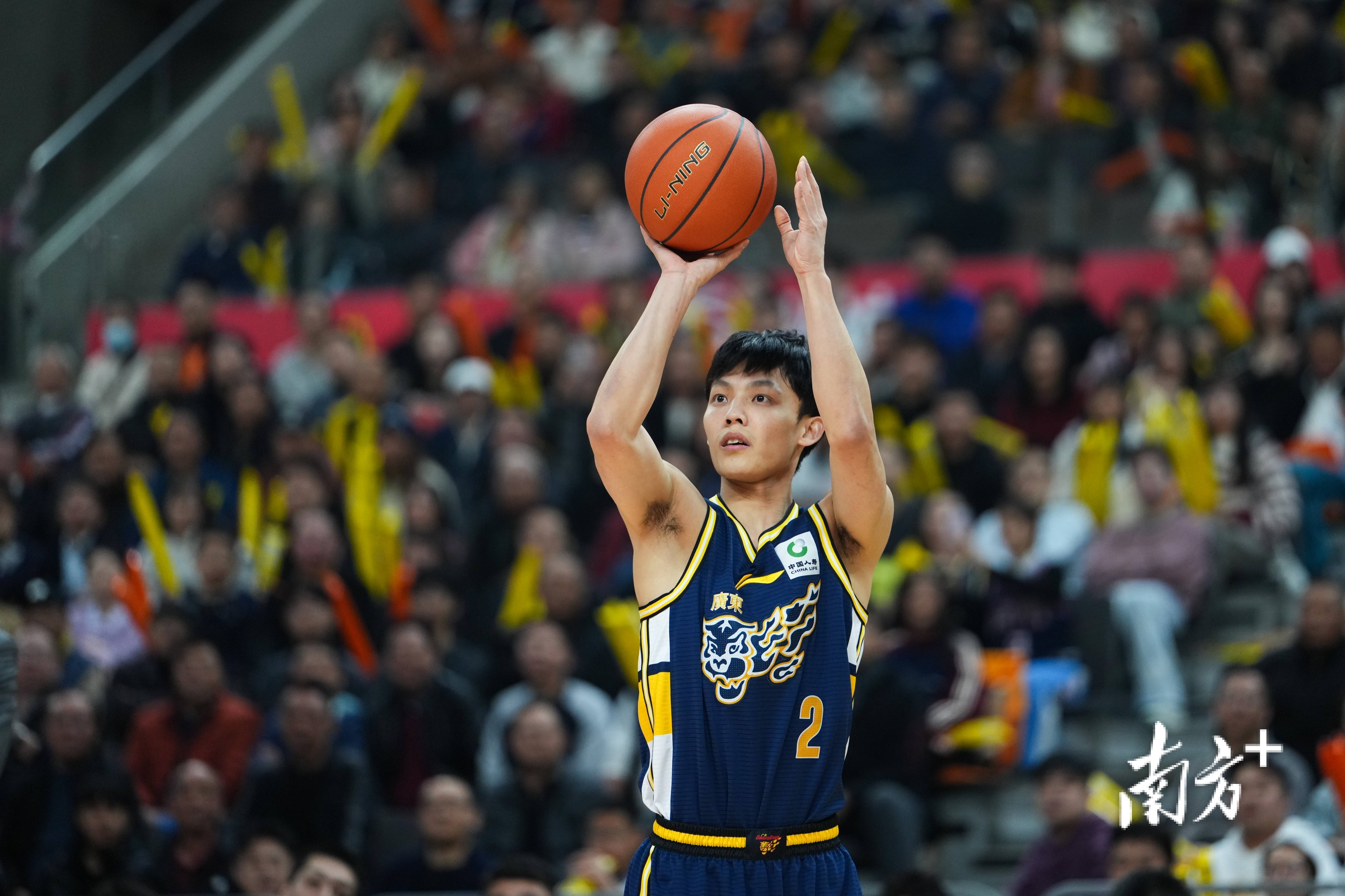 开云首页体验这也行?今晚广东宏远备战NBA总决赛赛后广州队调整名单以备CBA常规赛,迈阿密热火赛前更衣室发声的简单介绍